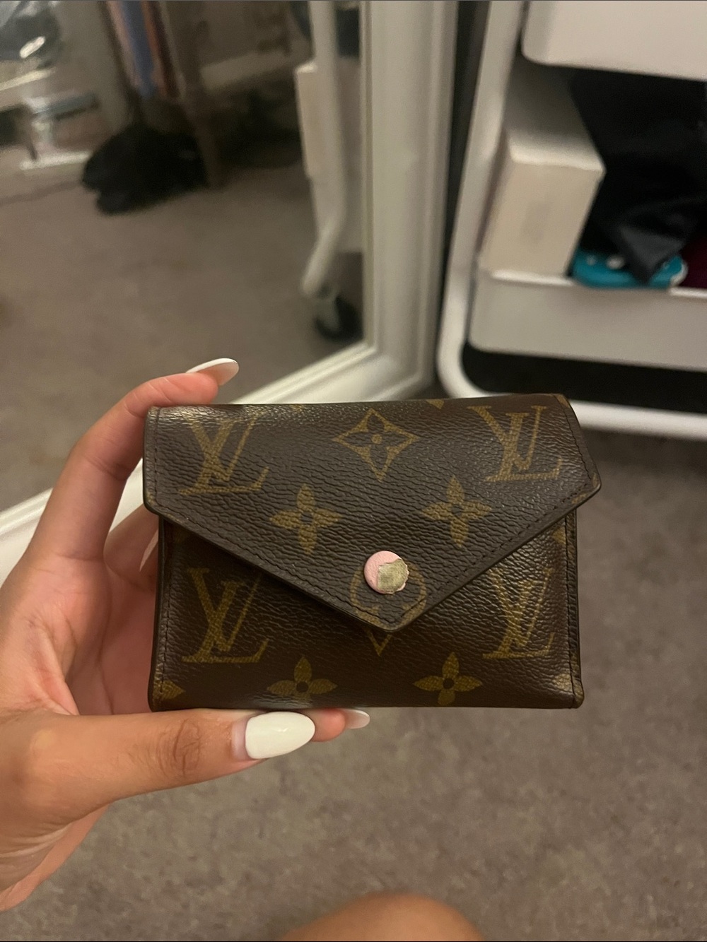 Louis Vuitton Brown Monogram Wallet with Pink Interior - Picture 2 of 6